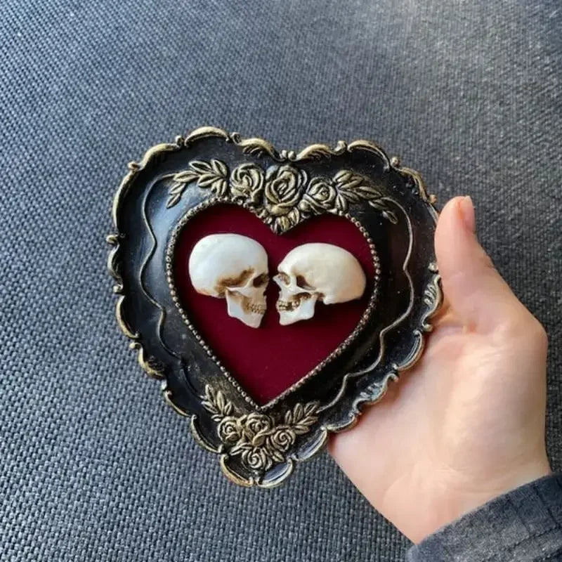 Framed Miniature Realistic Human Skulls Halloween Romantic Love Skeleton Decoration Heart-Shaped True Love Skull Ornament