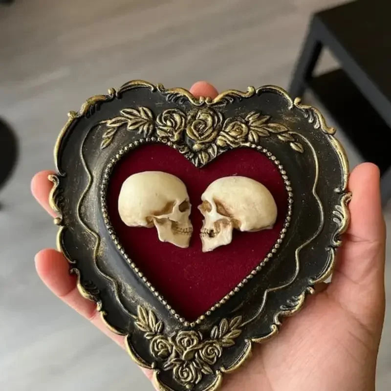 Framed Miniature Realistic Human Skulls Halloween Romantic Love Skeleton Decoration Heart-Shaped True Love Skull Ornament
