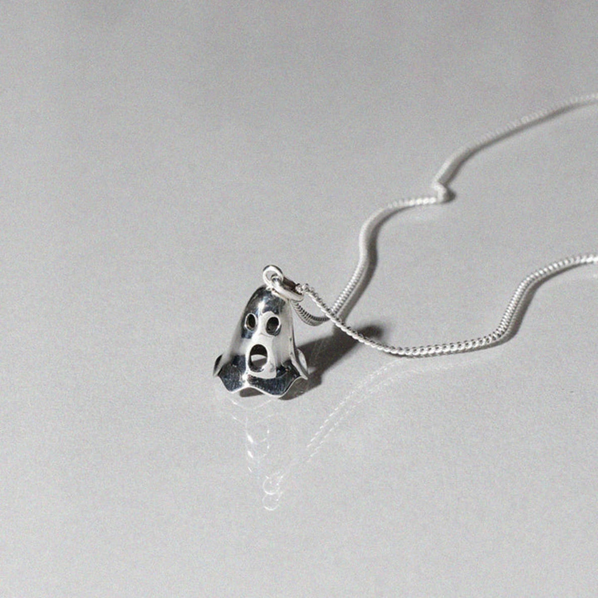 European and American popular Instagram style exquisite little ghost pendant necklace Halloween cartoon personality ghost