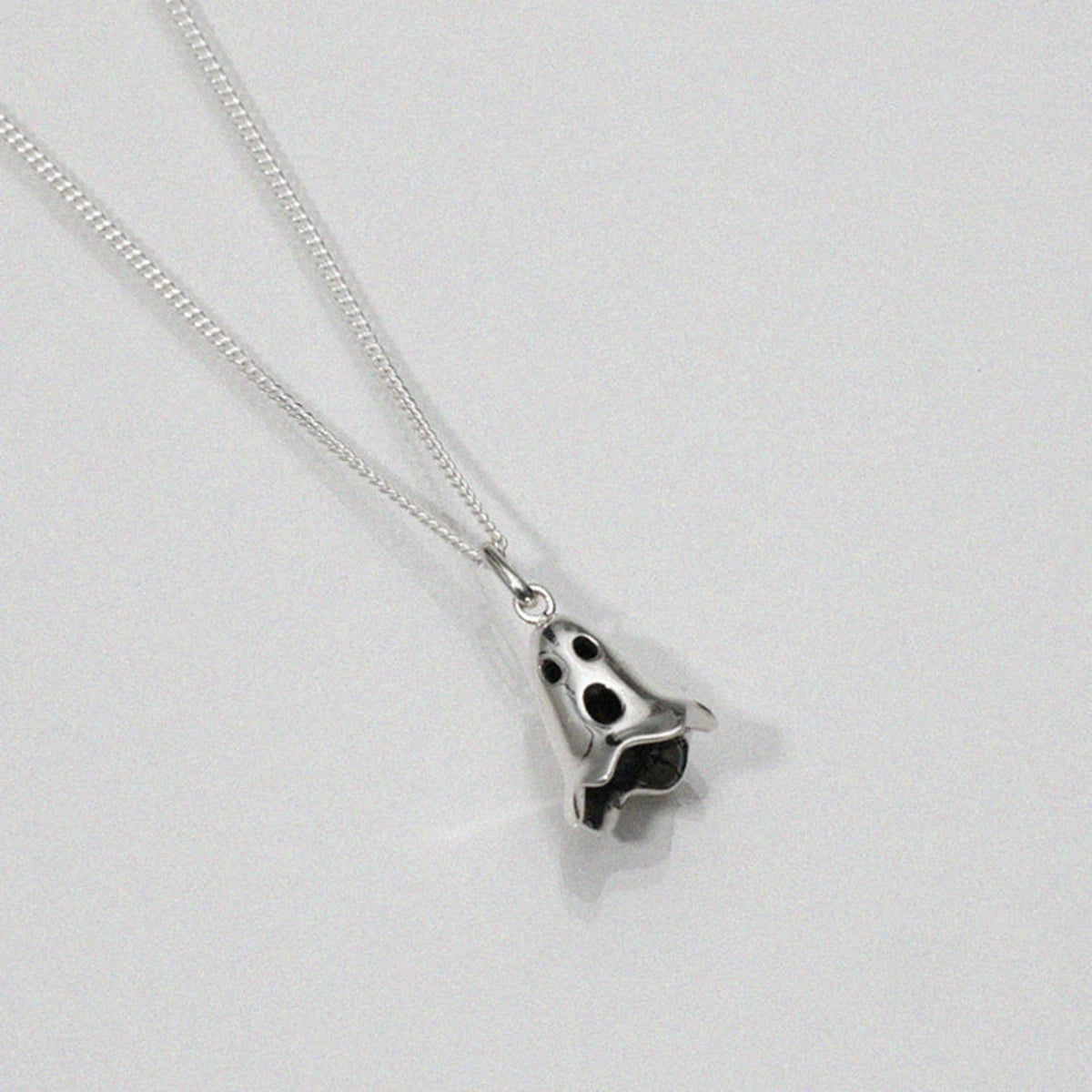 European and American popular Instagram style exquisite little ghost pendant necklace Halloween cartoon personality ghost
