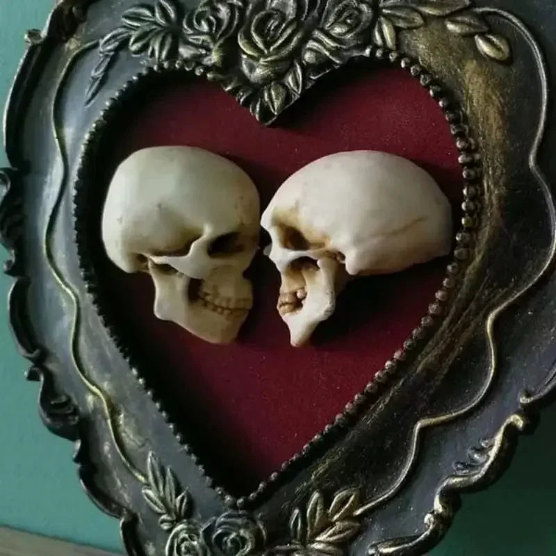 Framed Miniature Realistic Human Skulls Halloween Romantic Love Skeleton Decoration Heart-Shaped True Love Skull Ornament